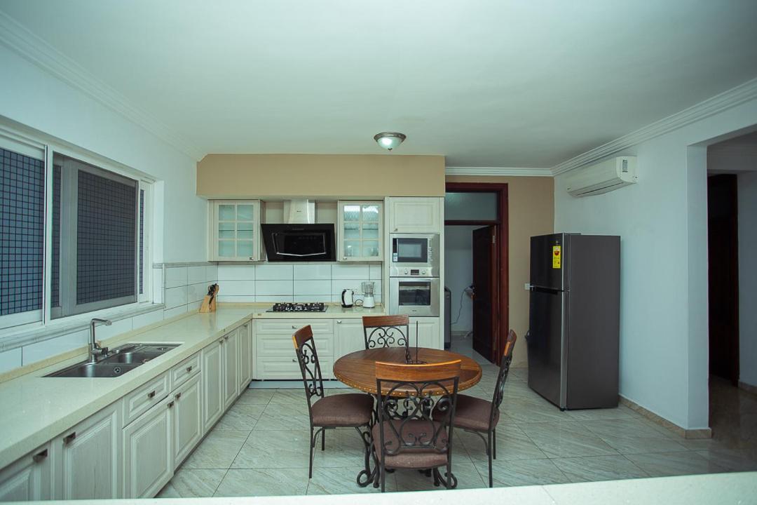 Bertha'S Court D-Plus Apartments Dzorwulu Luaran gambar