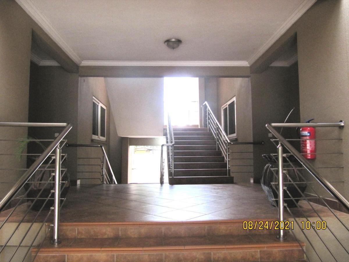 Bertha'S Court D-Plus Apartments Dzorwulu Luaran gambar