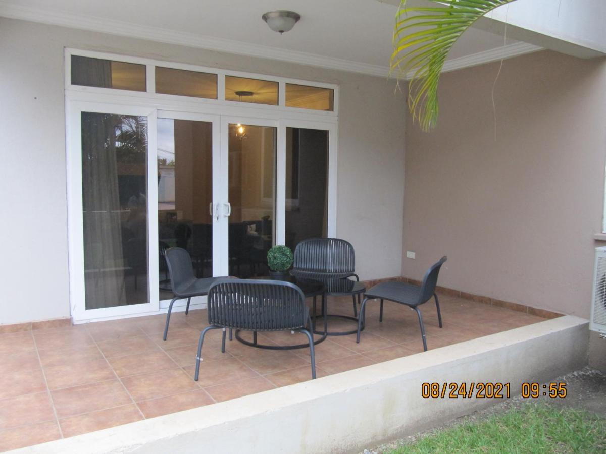 Bertha'S Court D-Plus Apartments Dzorwulu Luaran gambar